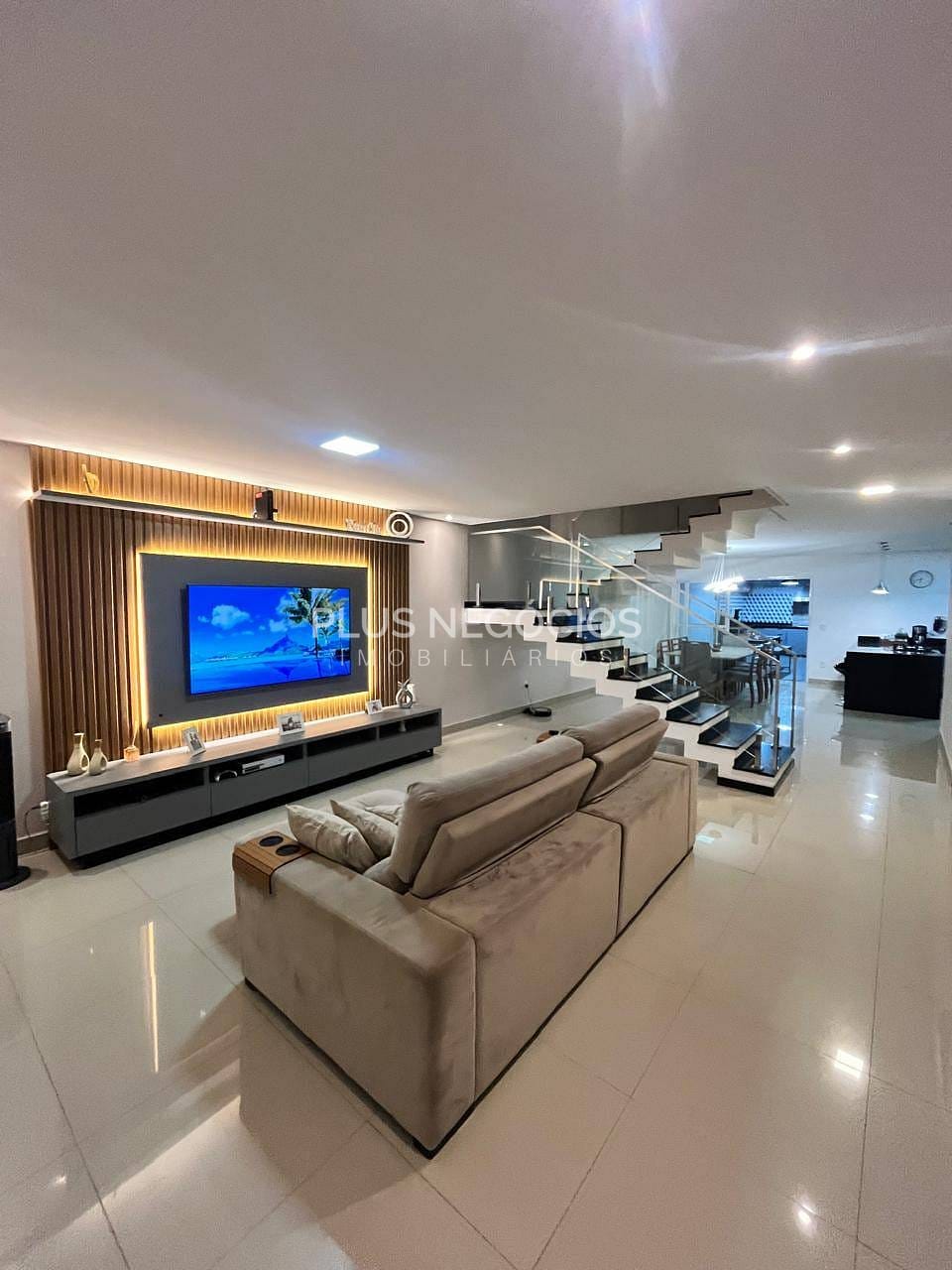Casa à venda com 3 quartos, 260m² - Foto 1