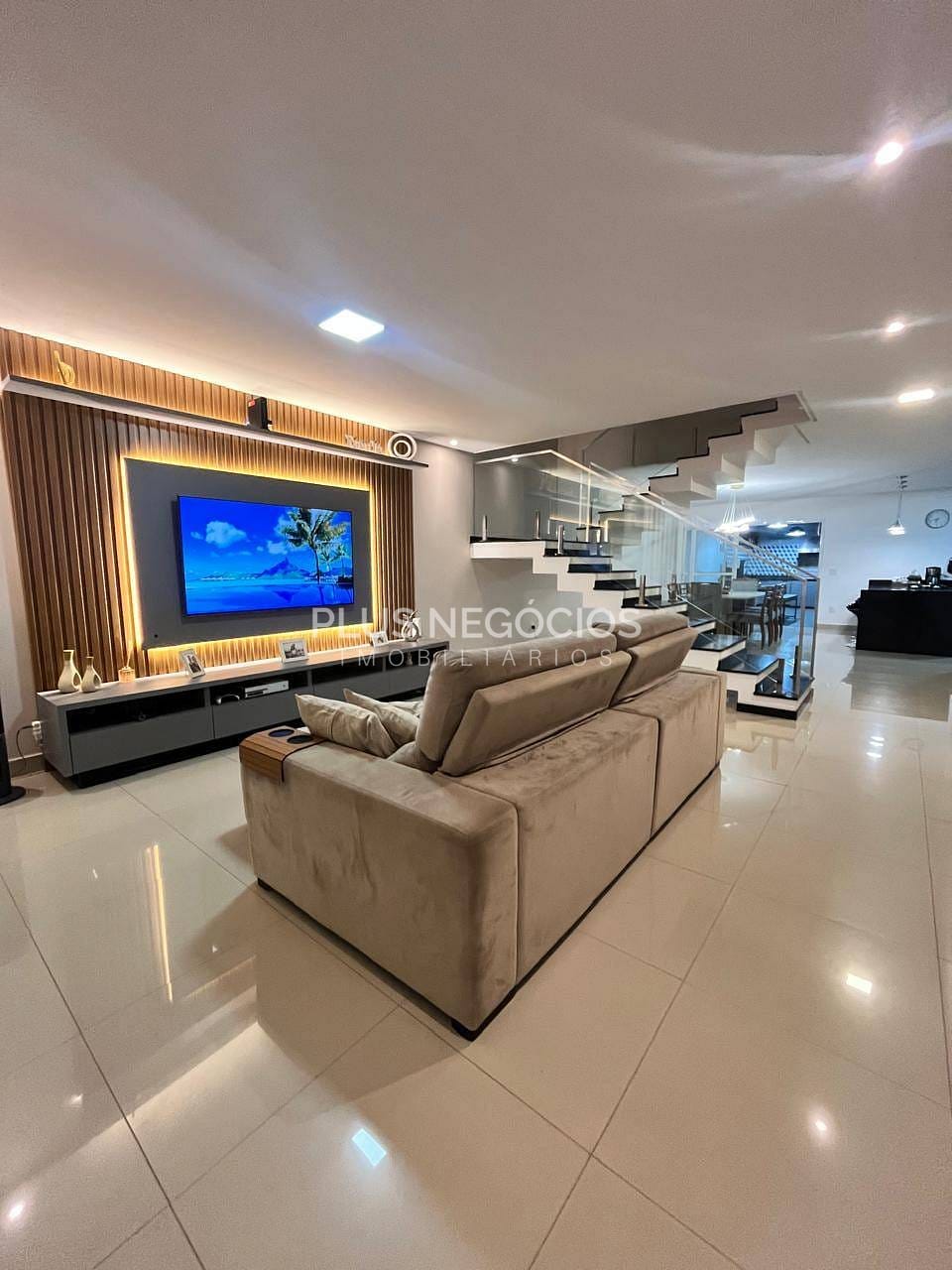 Casa à venda com 3 quartos, 260m² - Foto 2