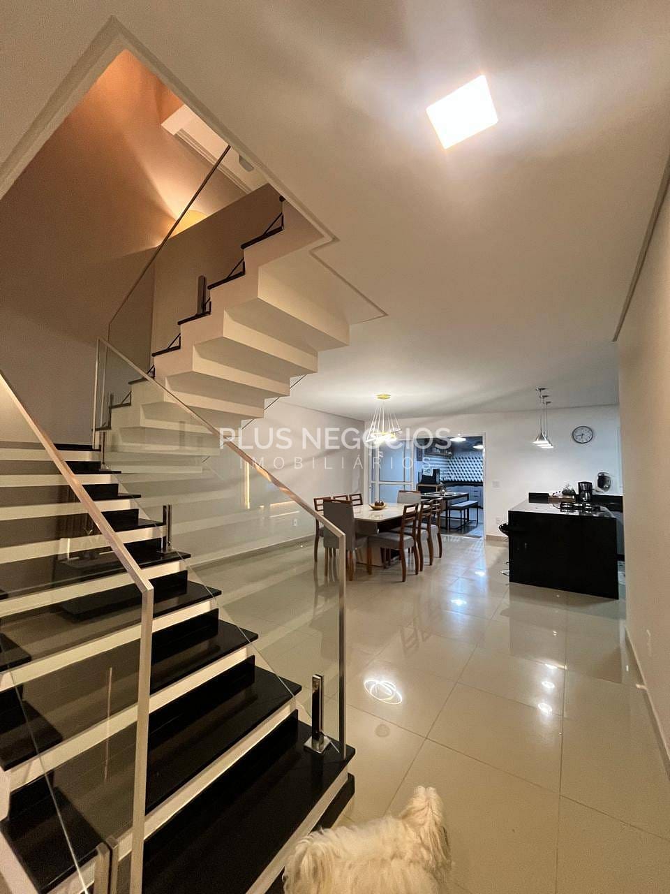 Casa à venda com 3 quartos, 260m² - Foto 3