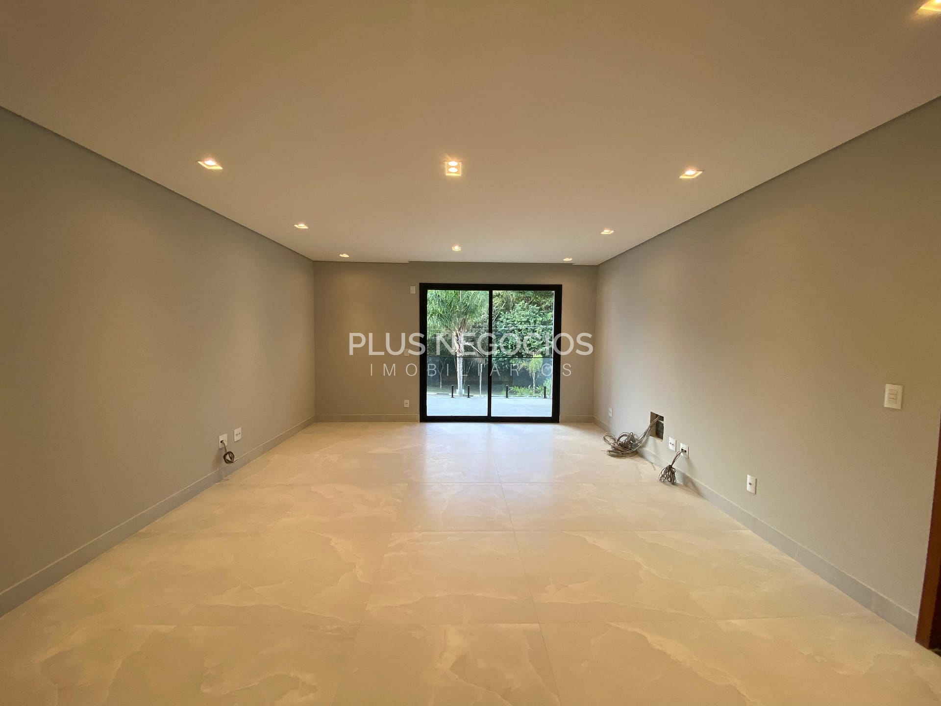 Casa à venda com 3 quartos, 680m² - Foto 4