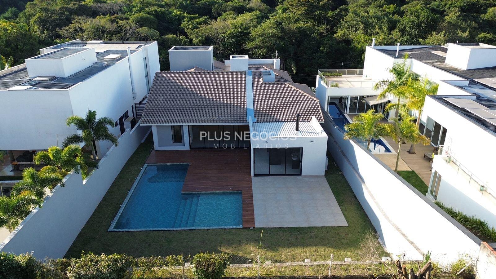 Casa à venda com 3 quartos, 680m² - Foto 1