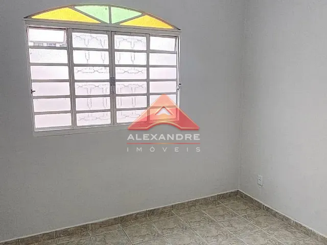 Casa 3 quartos e 2 banheiros, à venda, no bairro Monte Castelo em São José dos Campos