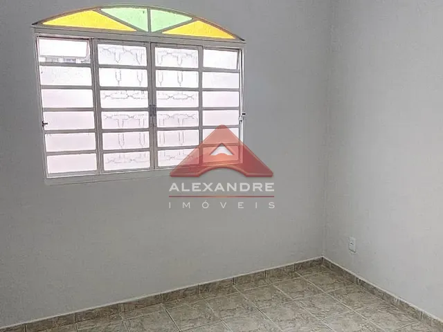 Casa 3 quartos e 2 banheiros, à venda, no bairro Monte Castelo em São José dos Campos