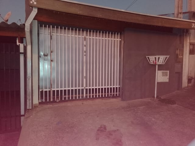 Casa com 125m² 2 quartos e 1 banheiro, à venda, no bairro Conjunto Residencial Araretama em Pindamonhangaba