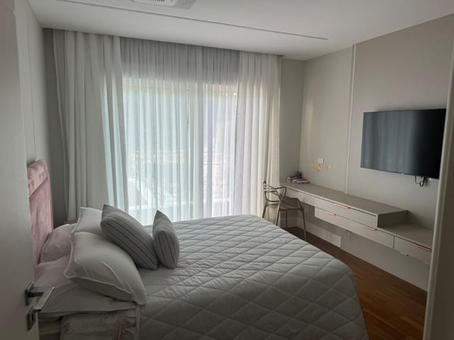 Casa com 980m² 4 quartos e 7 banheiros, à venda, no bairro Residencial Morada dos Lagos em Barueri