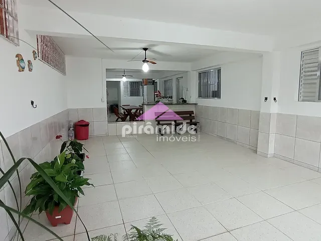 Casa com 135m² 3 quartos e 4 banheiros, à venda, no bairro Morro do Algodão em Caraguatatuba