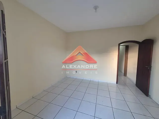 Casa 3 quartos e 2 banheiros, à venda, no bairro Jardim Ismênia em São José dos Campos