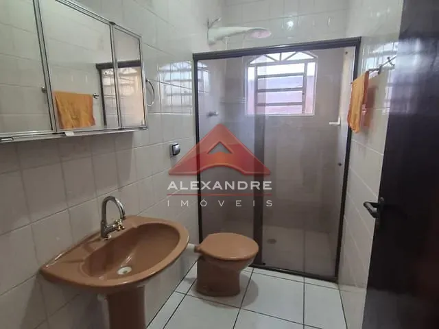 Casa 3 quartos e 2 banheiros, à venda, no bairro Jardim Ismênia em São José dos Campos
