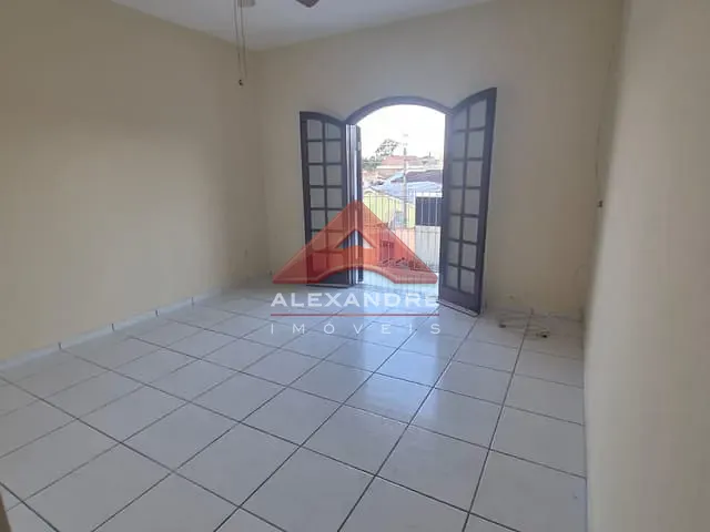 Casa 3 quartos e 2 banheiros, à venda, no bairro Jardim Ismênia em São José dos Campos