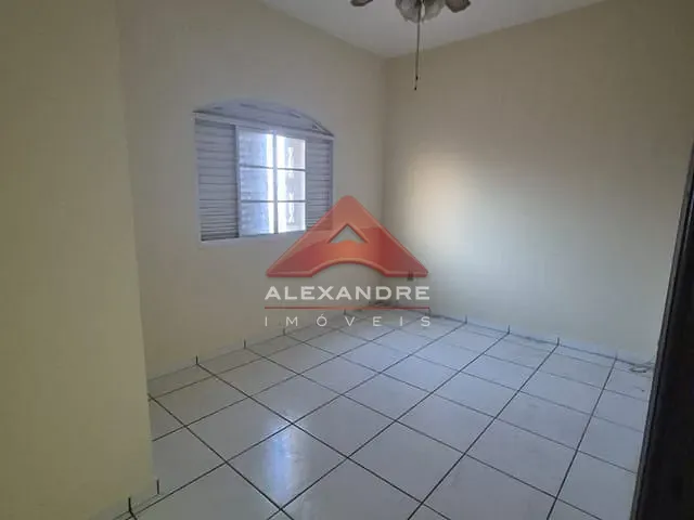 Casa 3 quartos e 2 banheiros, à venda, no bairro Jardim Ismênia em São José dos Campos