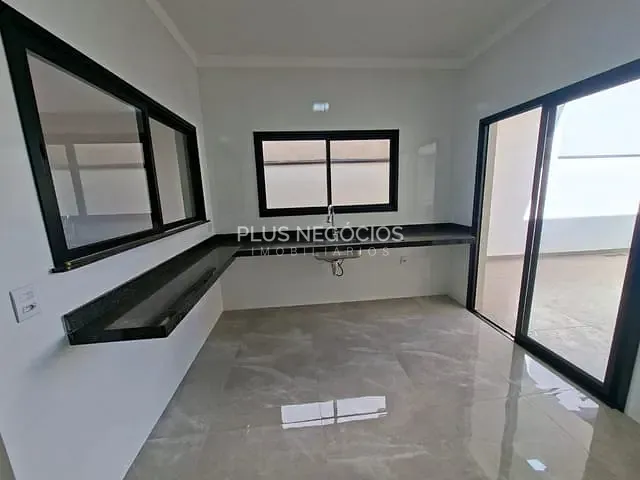 Casa com 200m² 3 quartos e 2 banheiros, à venda, no bairro Wanel Ville em Sorocaba