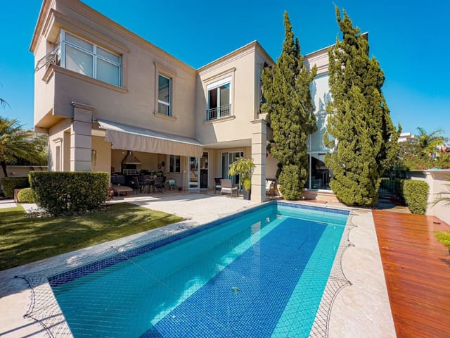 Casa com 530m² 4 quartos e 6 banheiros, à venda, no bairro Alphaville em Santana de Parnaíba