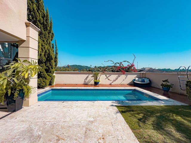 Casa com 530m² 4 quartos e 6 banheiros, à venda, no bairro Alphaville em Santana de Parnaíba