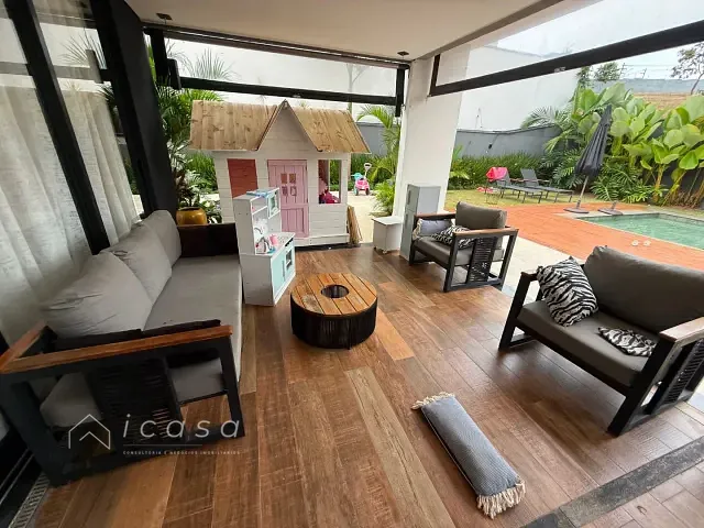 Casa com 600m² 3 quartos e 6 banheiros, à venda, no bairro Colinas do Paratehy Norte em São José dos Campos