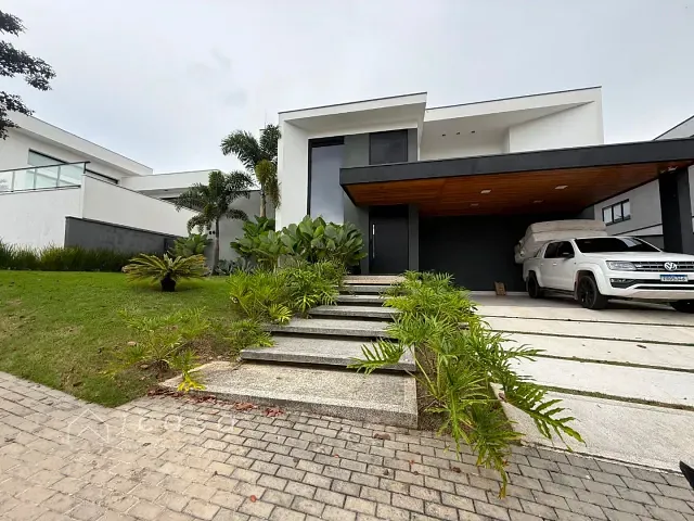 Casa com 600m² 3 quartos e 6 banheiros, à venda, no bairro Colinas do Paratehy Norte em São José dos Campos