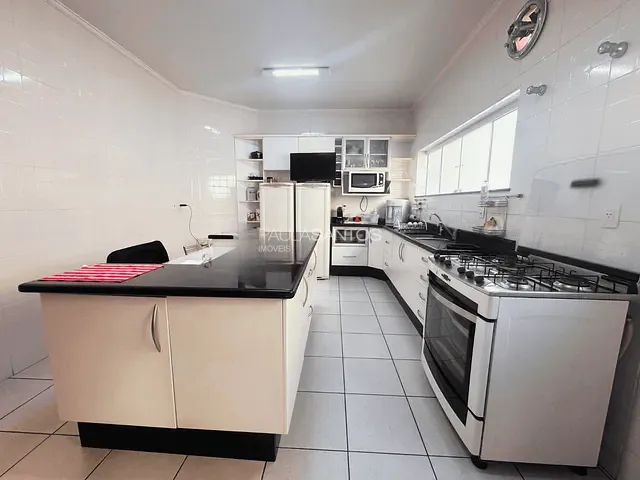 Casa com 250m² 3 quartos e 4 banheiros, à venda, no bairro Parque Três Meninos em Sorocaba