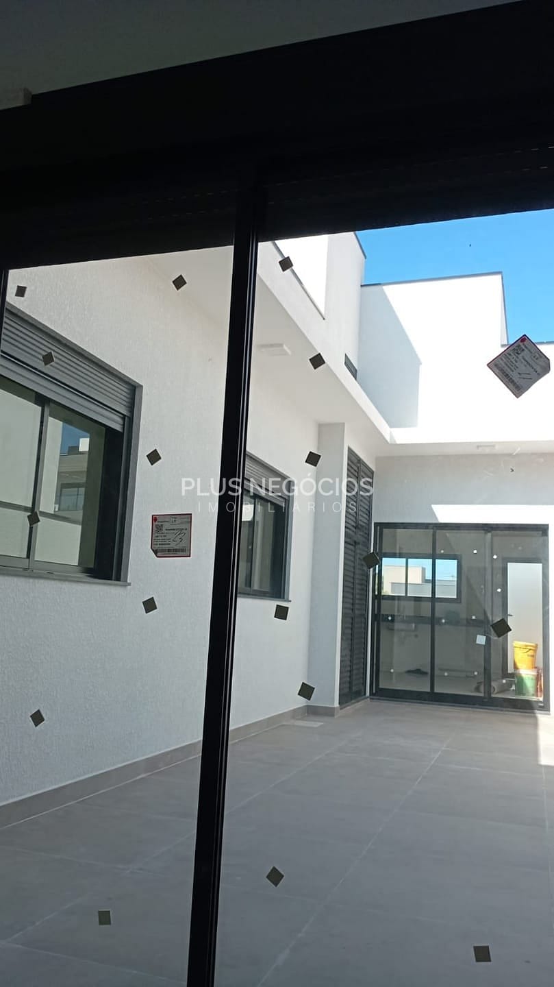 Casa à venda com 3 quartos, 140m² - Foto 1