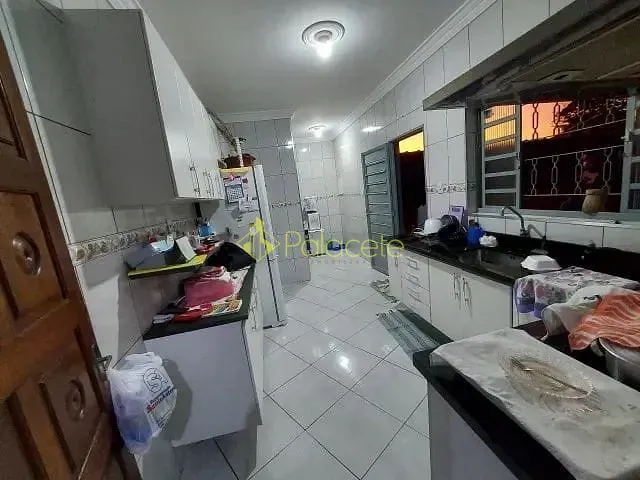 Casa 2 quartos e 1 banheiro, à venda, no bairro Bosque da Saúde em Taubaté