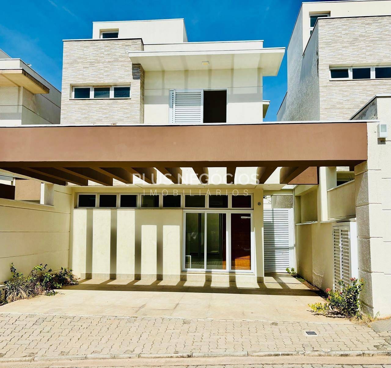 Casa à venda e aluguel com 3 quartos, 130m² - Foto 1