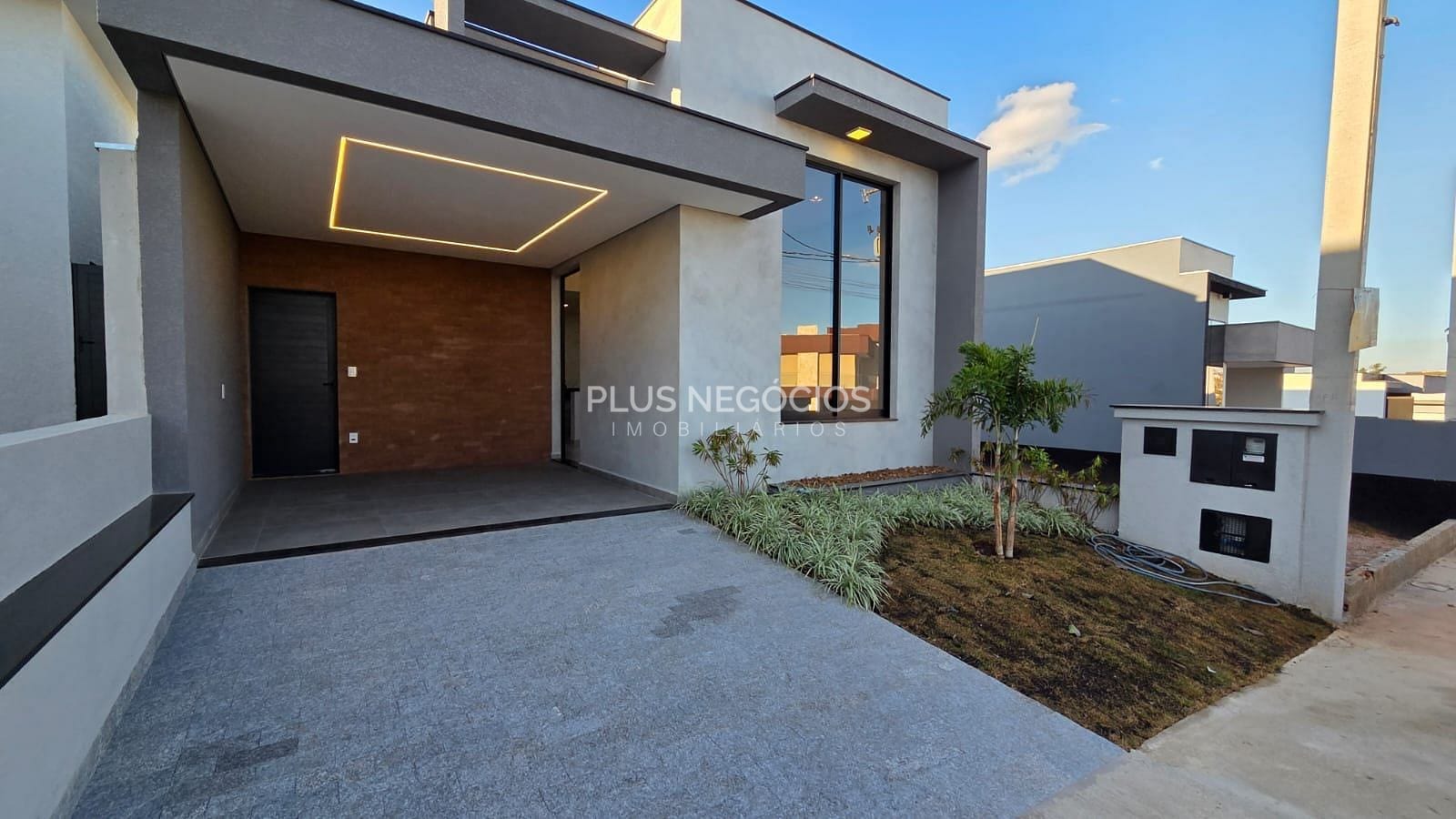 Casa à venda com 3 quartos, 136m² - Foto 1