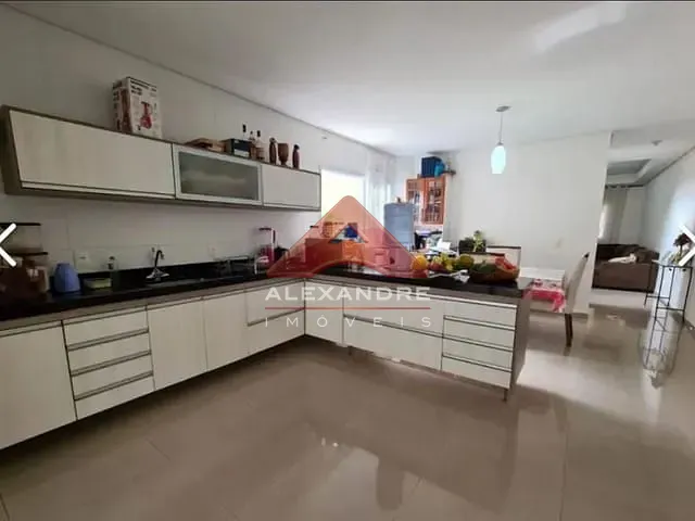 Casa 3 quartos e 1 banheiro, à venda, no bairro Jardim das Indústrias em São José dos Campos