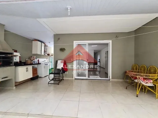 Casa 3 quartos e 1 banheiro, à venda, no bairro Jardim das Indústrias em São José dos Campos
