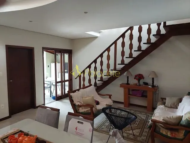 Casa com 275m² 2 quartos e 3 banheiros, à venda, no bairro Piracangaguá em Taubaté