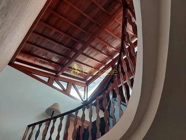 Casa com 275m² 2 quartos e 3 banheiros, à venda, no bairro Piracangaguá em Taubaté