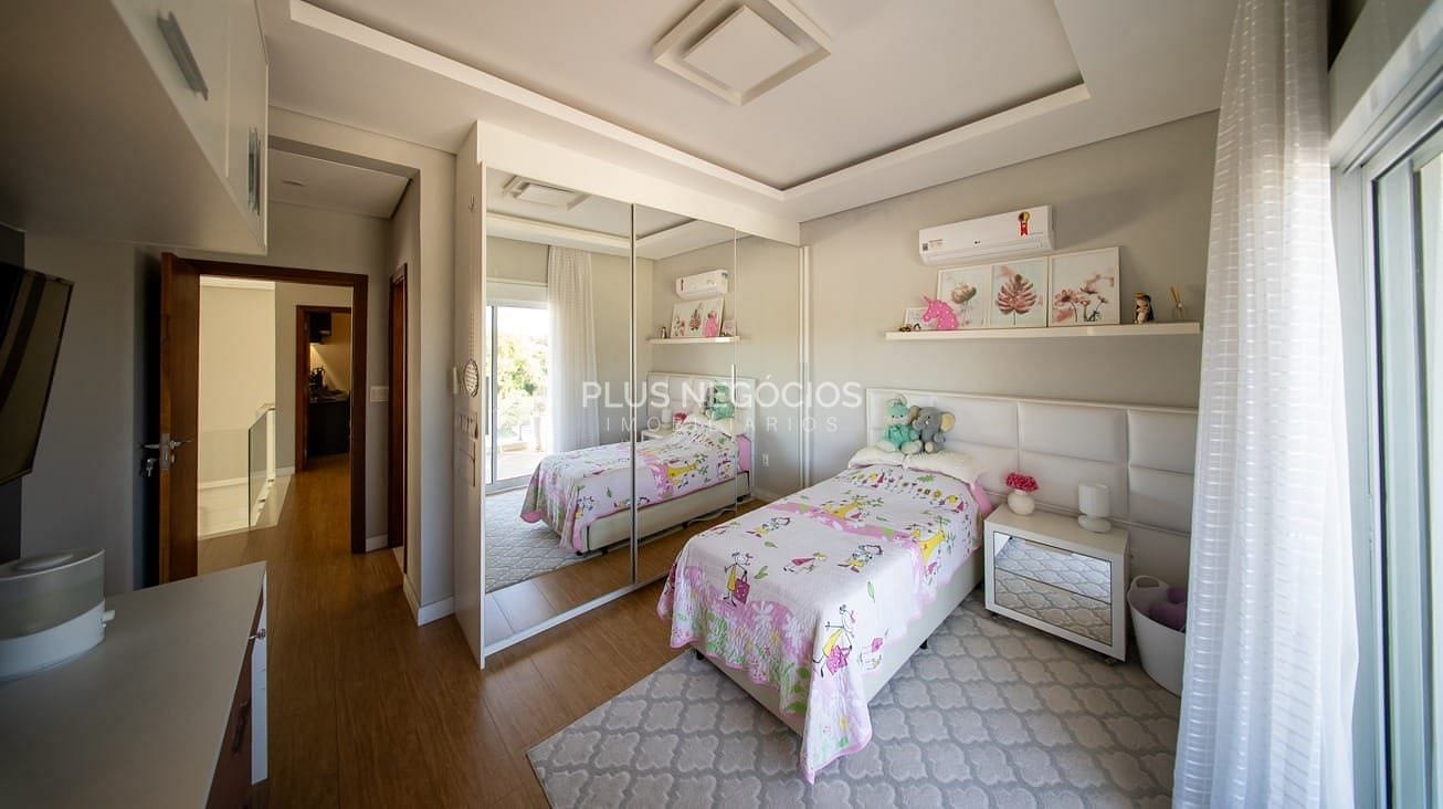 Casa, 3 quartos, 235 m² - Foto 30