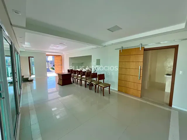 Casa com 389m² 5 quartos e 6 banheiros, à venda, no bairro Vila Haro em Sorocaba