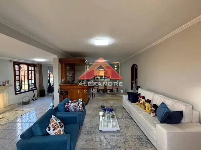 Casa com 600m² 4 quartos e 2 banheiros, à venda, no bairro Vila Industrial em São José dos Campos