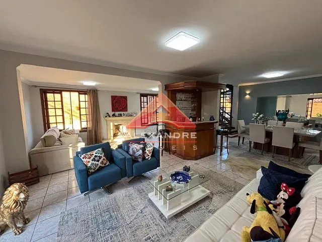 Casa com 600m² 4 quartos e 2 banheiros, à venda, no bairro Vila Industrial em São José dos Campos