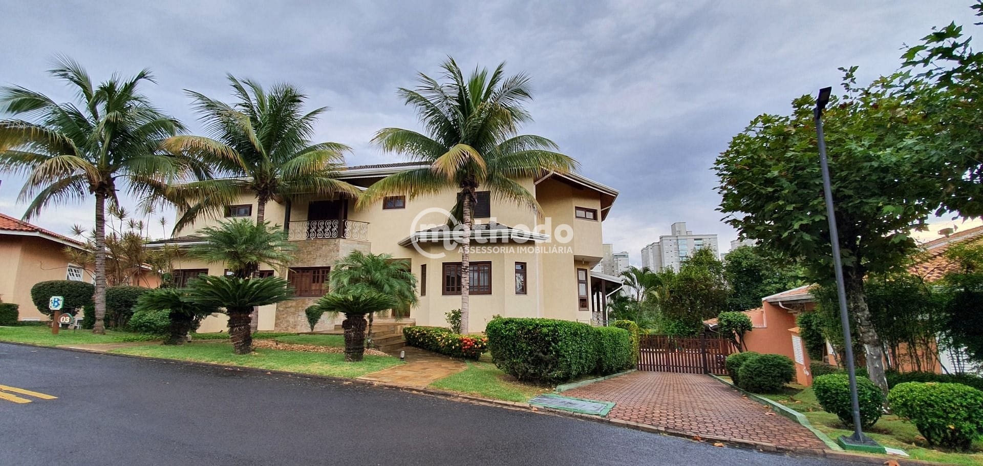 Casa, 4 quartos, 1060 m² - Foto 2