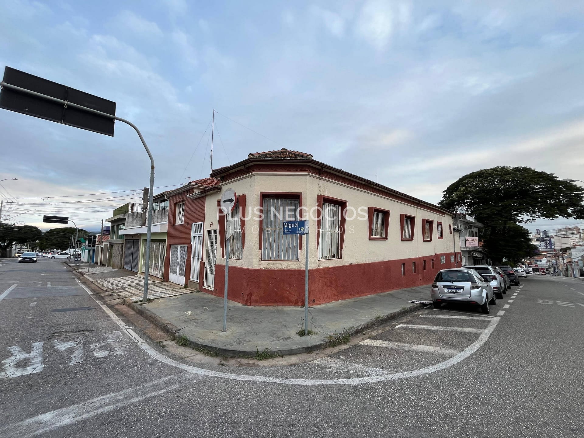 Casa, 1 quarto, 241 m² - Foto 1