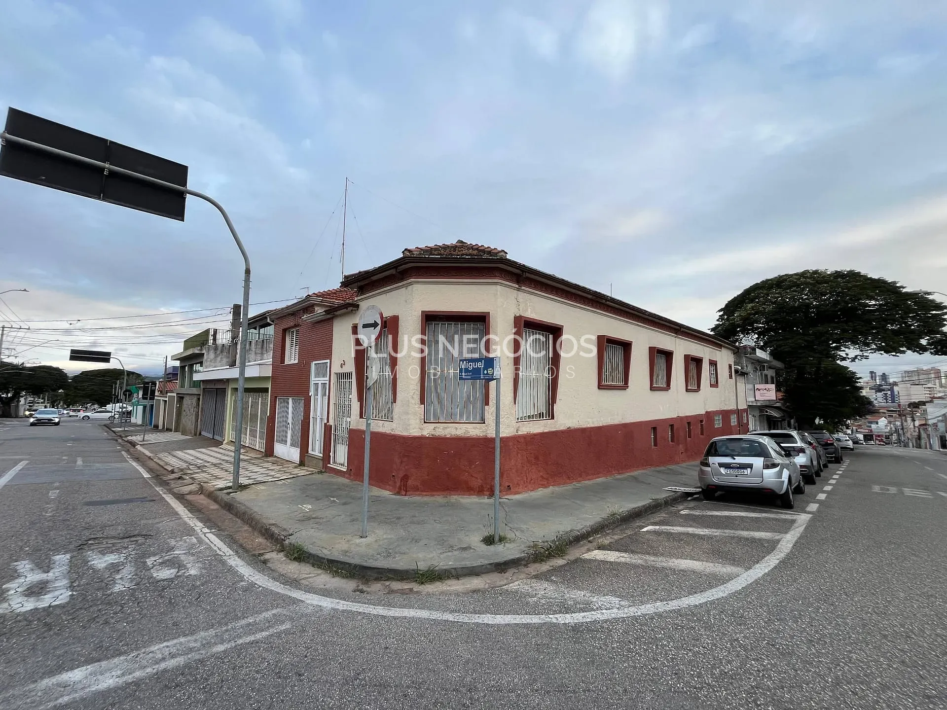 Casa, 1 quarto, 241 m² - Foto 1