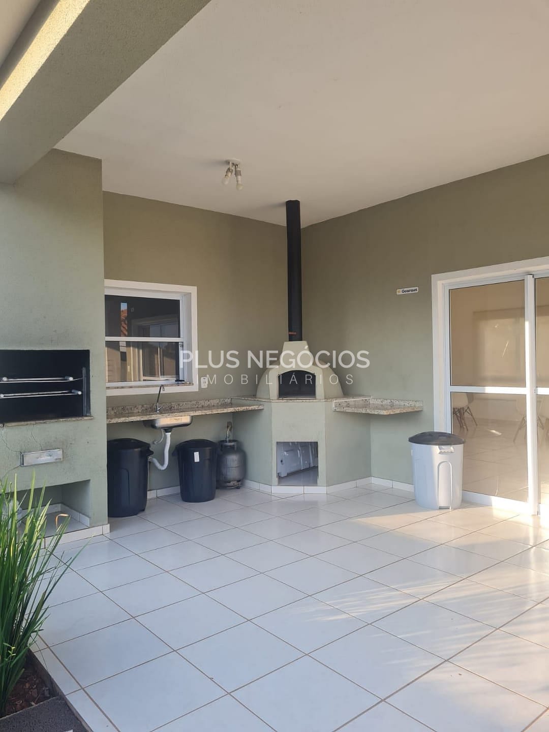 Casa à venda com 2 quartos, 120m² - Foto 1