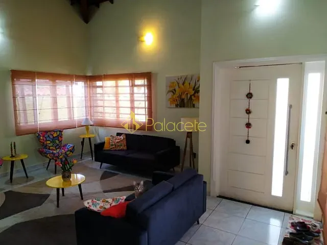 Casa com 420m² 2 quartos e 2 banheiros, à venda, no bairro Condomínio Real Ville em Pindamonhangaba
