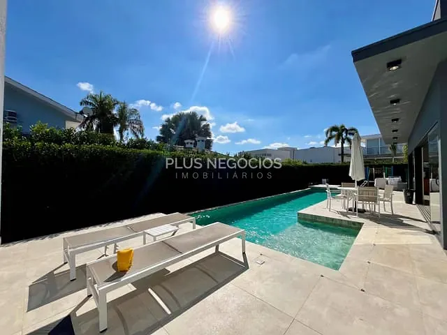 Casa com 1516m² 4 quartos e 7 banheiros, à venda, no bairro Barreiro em Araçoiaba da Serra