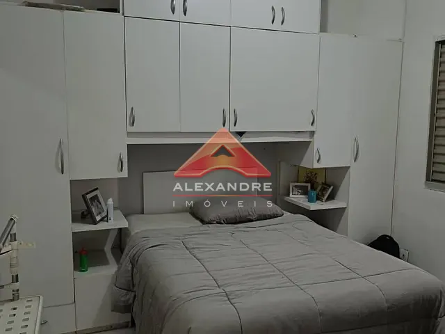 Casa 3 quartos e 2 banheiros, à venda, no bairro Jardim Uirá em São José dos Campos