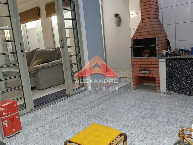 Casa 3 quartos e 2 banheiros, à venda, no bairro Jardim Uirá em São José dos Campos