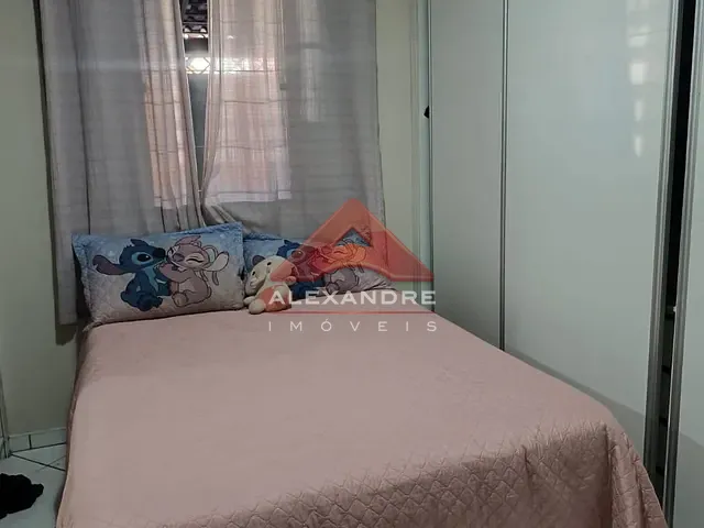 Casa 3 quartos e 2 banheiros, à venda, no bairro Jardim Uirá em São José dos Campos