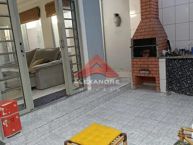 Casa 3 quartos e 2 banheiros, à venda, no bairro Jardim Uirá em São José dos Campos