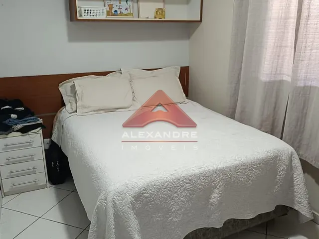 Casa 3 quartos e 2 banheiros, à venda, no bairro Jardim Uirá em São José dos Campos