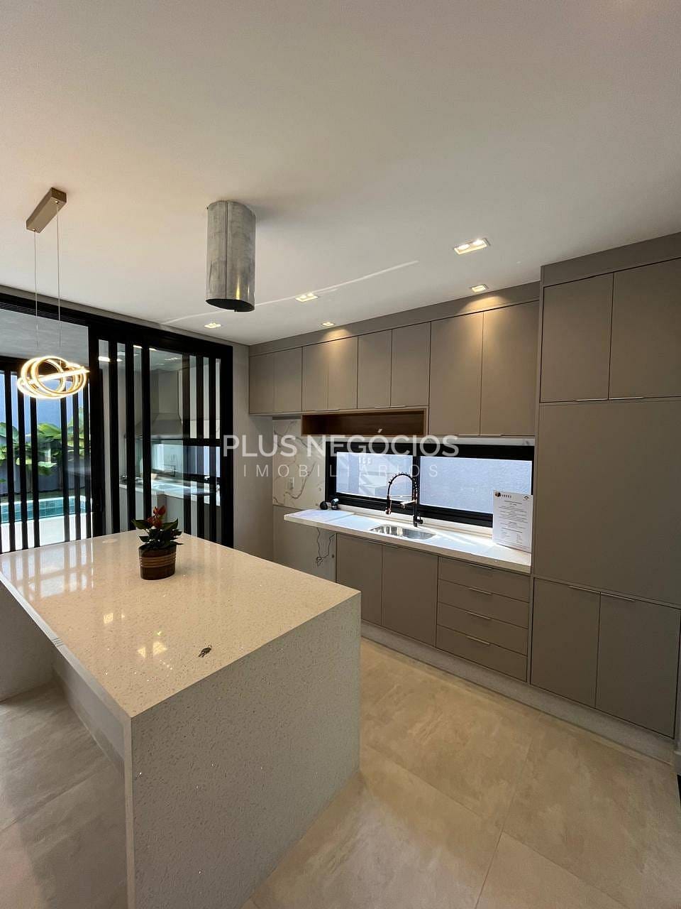 Casa à venda com 3 quartos, 181m² - Foto 4