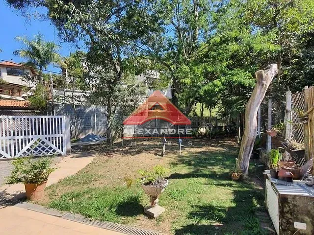 Casa 3 quartos e 5 banheiros, à venda, no bairro Granja Carneiro Viana em Cotia