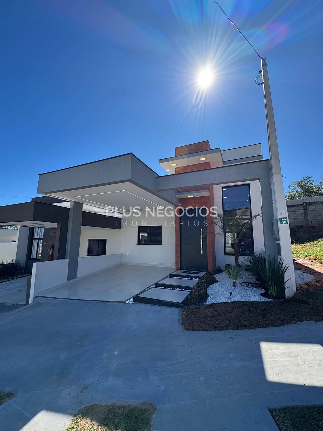 Casa à venda com 3 quartos, 116m² - Foto 1