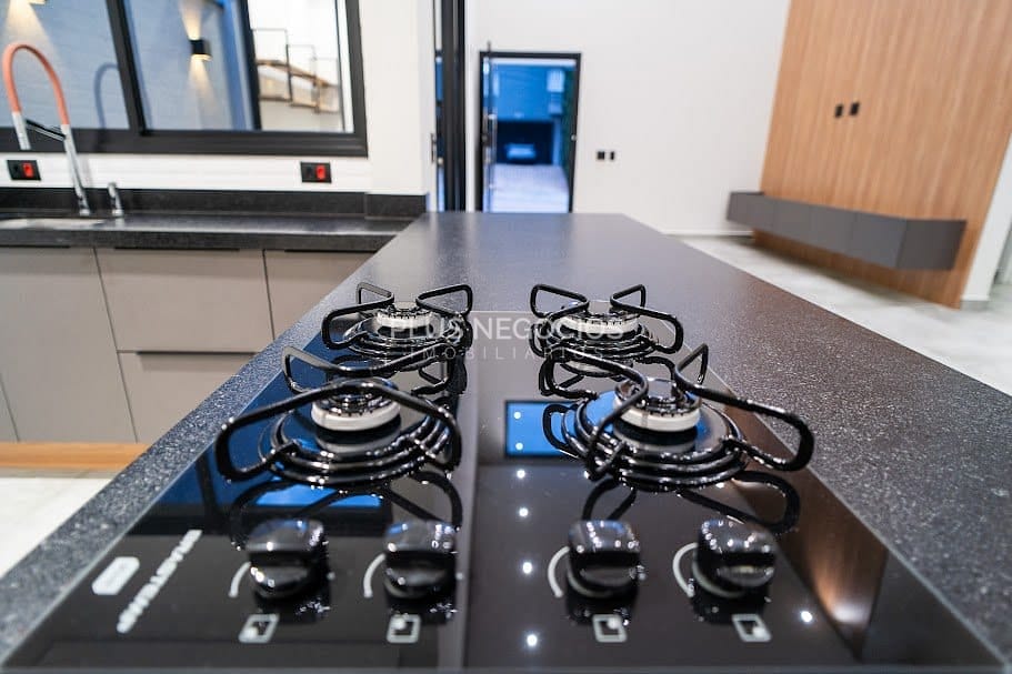 Casa à venda com 3 quartos, 212m² - Foto 18
