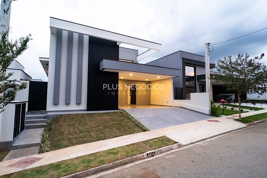 Casa à venda com 3 quartos, 212m² - Foto 1