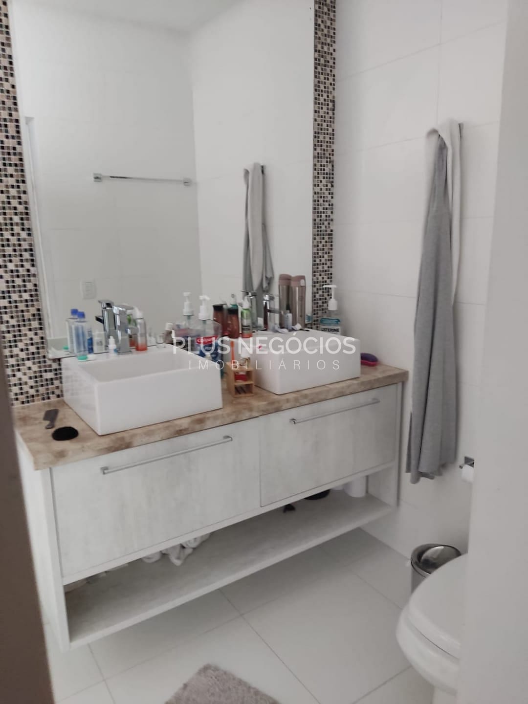 Casa à venda com 3 quartos, 242m² - Foto 10