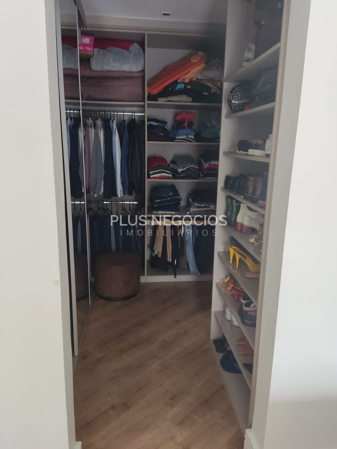 Casa à venda com 3 quartos, 242m² - Foto 9